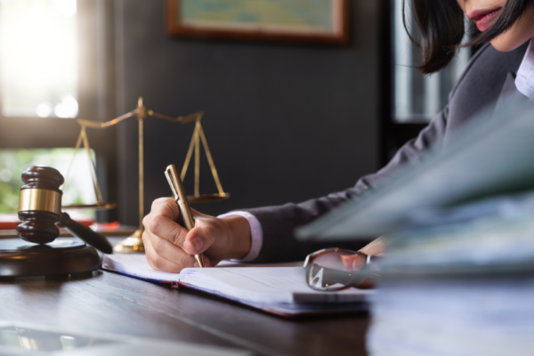 Making The Choice Between Personal Injury Settlement And Litigation